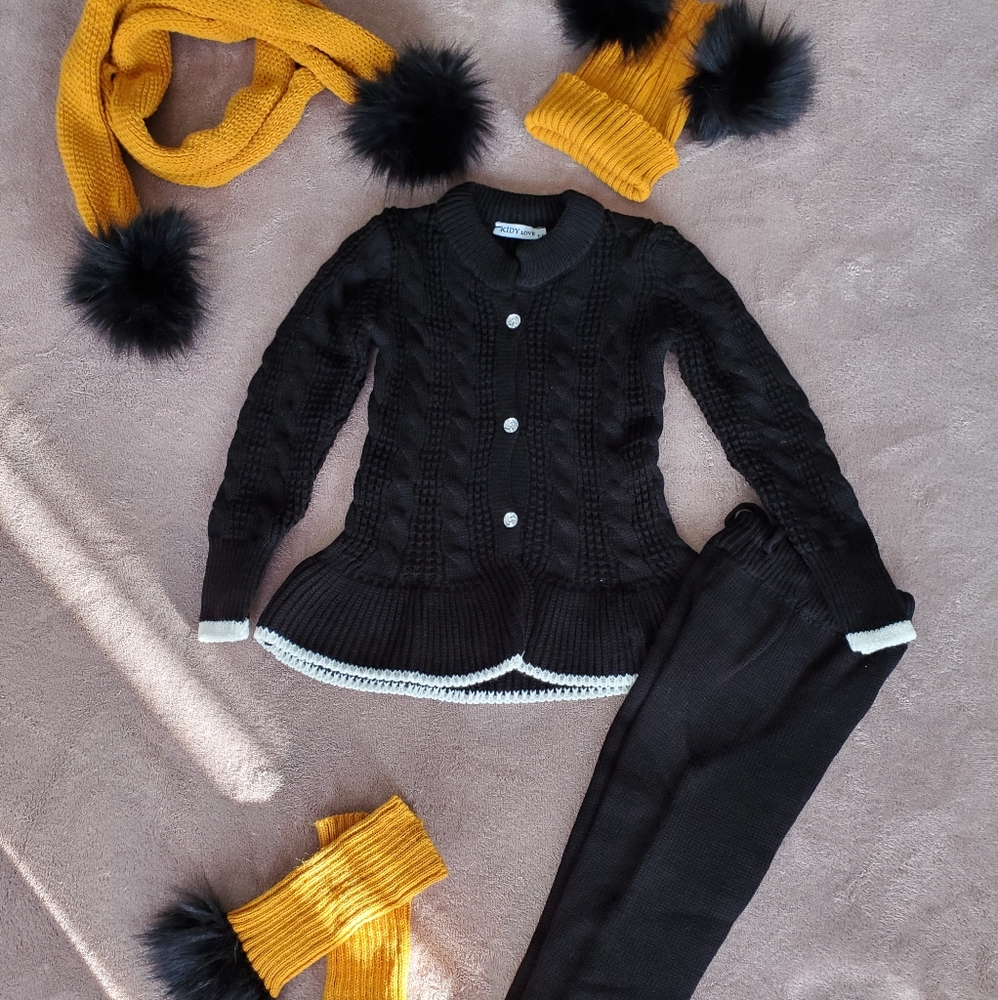 KNITTED 5 Pieces Set - Picture 2 of 2